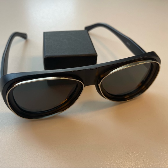 Black & Silver Aviator Style Sunglasses - Picture 3 of 11